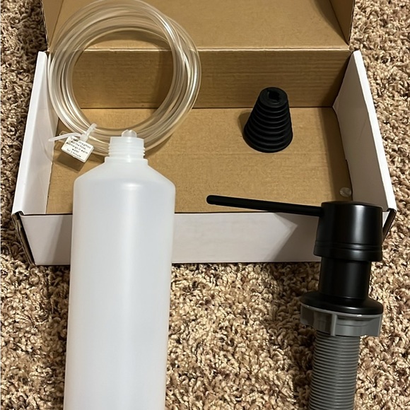 Tehila Matte black Soap Dispenser Kit with Pump and Tube - Picture 1 of 2